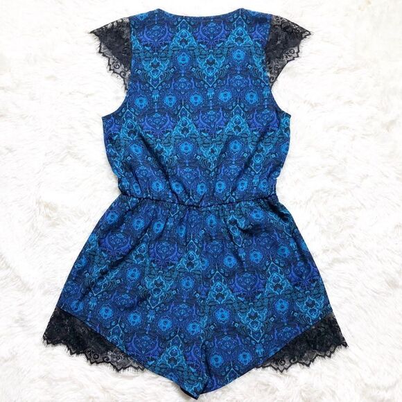 Kimchi Blue Short Sleeve Romper Black Lace Elastic Waist Size Small - Picture 7 of 7
